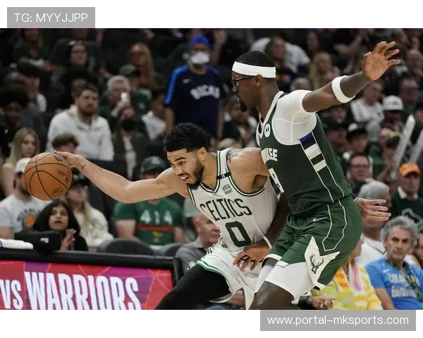 雄鹿波蒂斯与迪文森佐成防守弱环，面对点名战术时易被突破